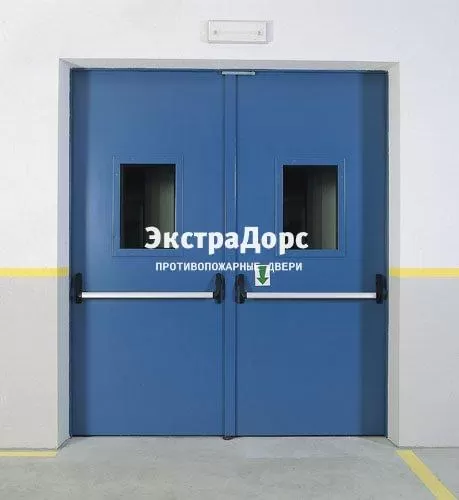 Противопожарная дверь двухстворчатая синяя с антипаникой