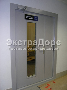 Двухстворчатая противопожарная дверь с прямоугольным стеклом